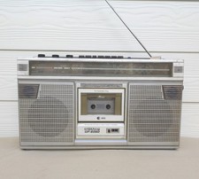 Ancien radio cassette stéréo
