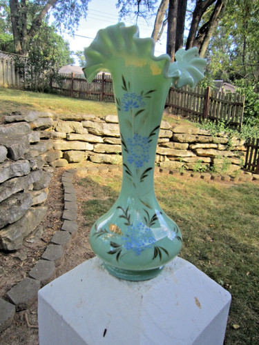 Antique light green opaline - light,