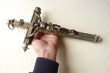 Ancien crucifix INRI en métal