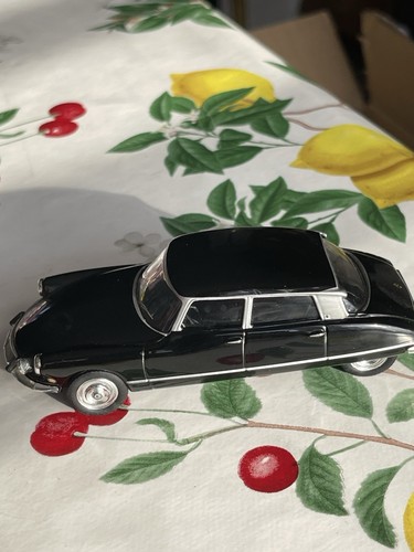 Citroen ds21 berline - ds21, noire