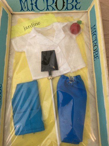 Tenue pour bella - , microbe