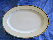 Plat ovale en porcelaine