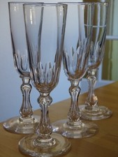 VAL ST LAMBERT 4 ANCIENNES FLUTES  A CHAMPAGNE EN CRISTAL  TAILLE OLIVE