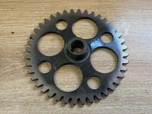 Piece moteur pignon aprilia - moteur,