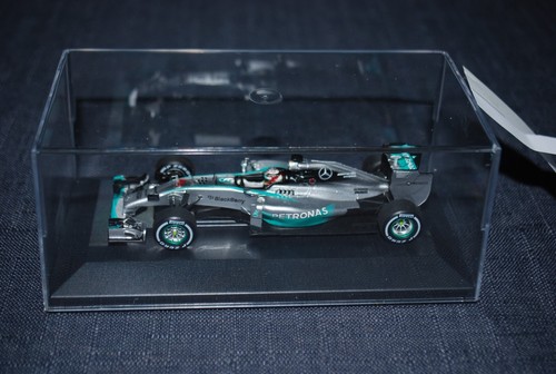 Spark mercedes amg lewis - f1,