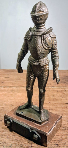 Petite statuette chevalier - de,