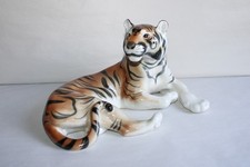 Grande figurine tigre couché