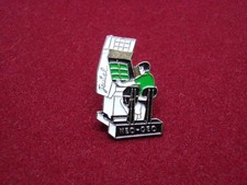 Pin's JEUTEL NEO-GEO BORNE