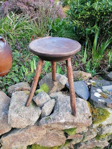 Tabouret traite tripode - de,