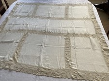 Nappe ancienne brodée main et