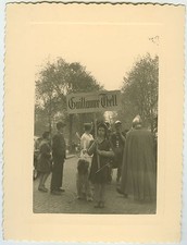 ANTIQUE PHOTO - PARTY COSTUME CARNIVAL GUILLAUME TELL-FUNNY-Vintage Snapshot