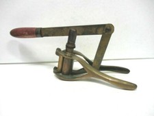 Ancienne Bouchonneuse SANBRI