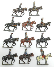 LOT 11 FIGURINES CAVALIERS + 4