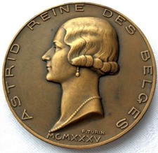 MEDAILLE P. TURIN LE  DECES DE LA REINE DES BELGES ASTRID 1935