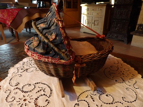 Ancien petit berceau poupée - petit, berceau,poupée