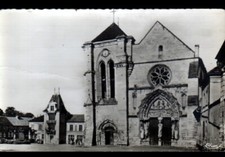 LONGPONT (91) RENAULT JUVA 4 at the MAIRSHIP & BASILICA animated period 1950