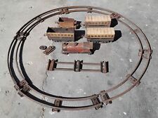 Petit train avec circuit ancien en tôle