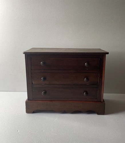 Petite commode acajou - en,