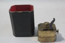 Ancien scarificateur médical