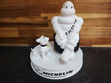 Figurine MICHELIN avec son Chien 22 Cms