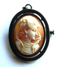 jolie broche en argent camée