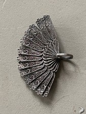 Ancien Pendentif Filigrane Argent en forme d’éventail . D’une grande finesse