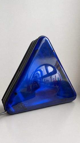 Lampe triangulaire postmoderne
