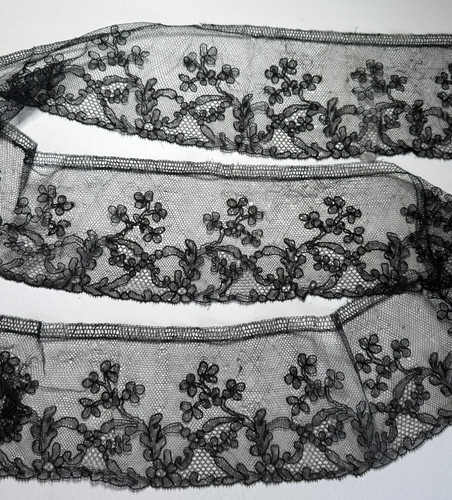 Dentelle ancienne jolie - -,