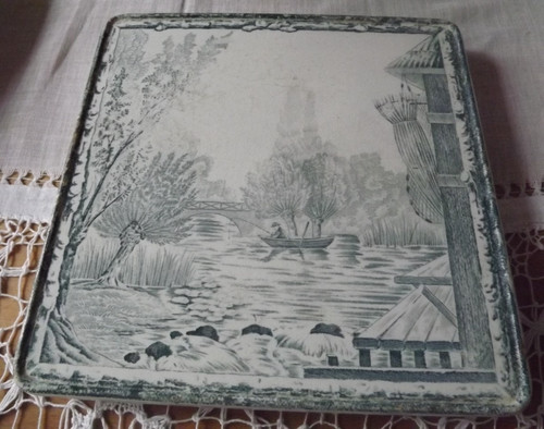 Dessous plat - dessous, de