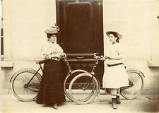 France, Mother and Daughter Cycling Vintage Citrate Print. Bike d&#039;era