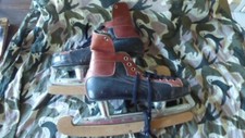 ANCIENNE PAIRE DE PATINS A GLACE EN  CUIR  ALL STARS CANADA