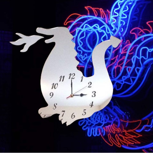 Horloges forme dragon - en,