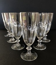 Lot 6 flutes à champagne