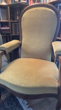 Fauteuil "Voltaire". Bon état. Velours bon état. Structure idem.