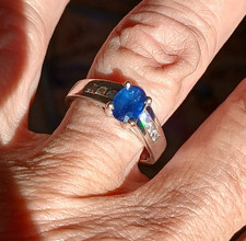 bague en or gris et saphir +6