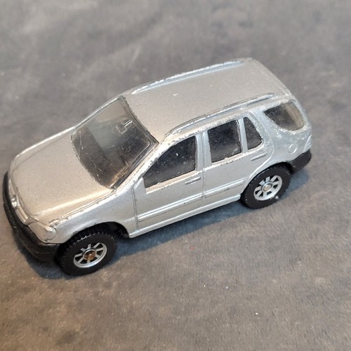 Petite voiture miniature