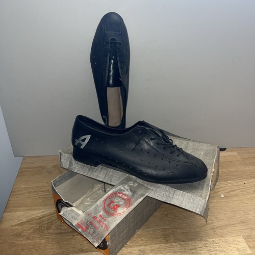 Anciennes chaussures vélo - chaussures,