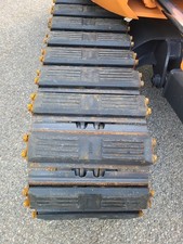 74 patins de chenilles mini pelle 400mm neufs (jamais servis), avec boulonnerie.