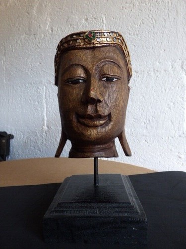 Bouddha bois sur socle - en,