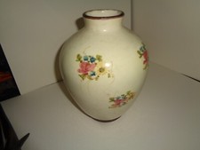 Vase en ceramique peinte fin