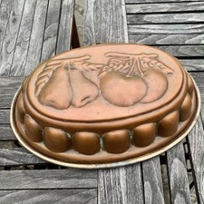Ancien moule à gâteau en cuivre laiton. Décor poire pomme.
