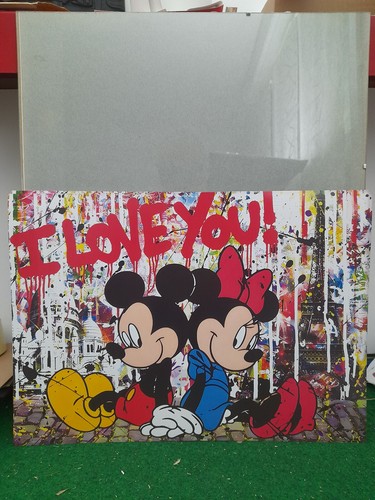 Mickey love street art - street,