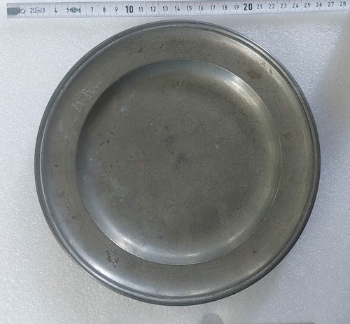 Assiette étain ancienne