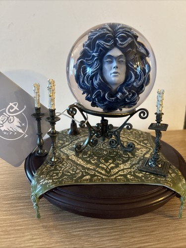 Figurine disney attraction - disney,