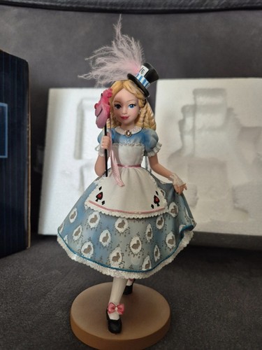 Disney showcase collection - disney,
