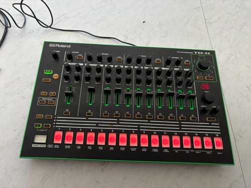 Roland tr8 - roland,