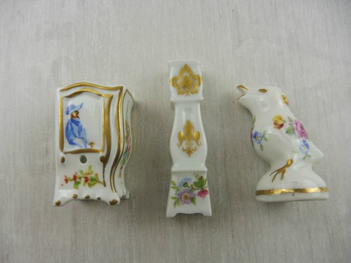 Petits meubles miniatures - , en