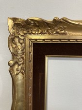 Cadre ancien 8F doré sculpté