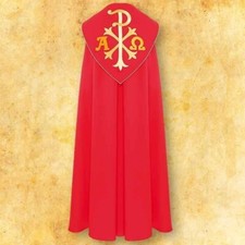 Chape rouge brodée