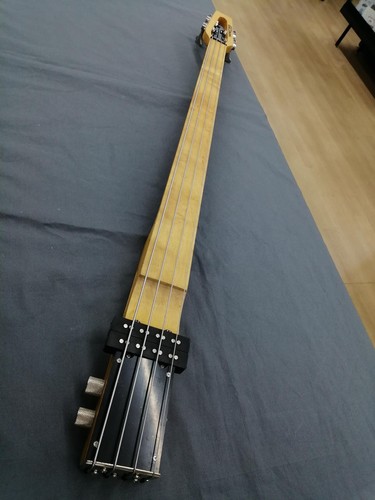 Guitare basse électrique